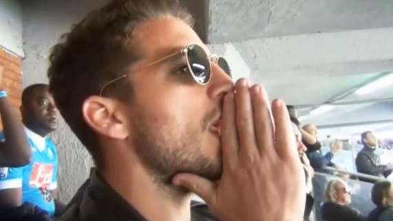 VIDEO - Mertens scatenato in tribuna durante Napoli-Verona. Al belga scappa una bestemmia