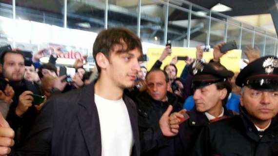 VIDEO - Ecco l'arrivo di Gabbiadini in Stazione: grande entusiasmo tra i tifosi azzurri