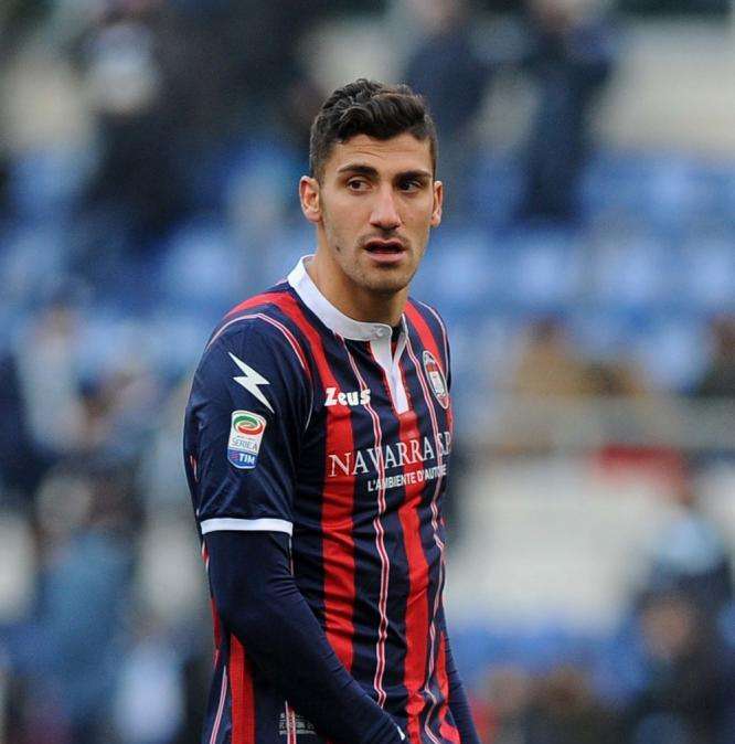 Brutto approccio del Napoli nella ripresa: Crotone pericoloso con Trotta