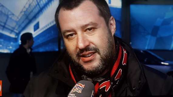 FOTO - Salvini presente a Italia-Portogallo, ma con sciarpa rossonera: "Malagò nervoso per la riforma? Lo sport deve cambiare"