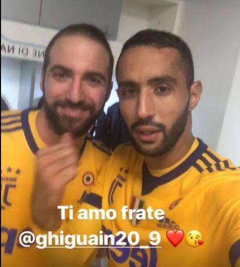 VIDEO - Benatia ed Higuain festeggiano negli spogliatoi, ancora sfottò per i napoletani