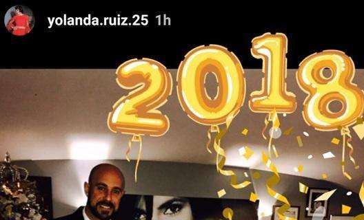 FOTO - Gli auguri della famiglia Reina: Pepe posa con la moglie e i cinque figli
