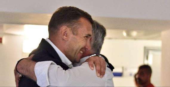 FOTO - Ancelotti ritrova Shevchenko all'Olimpico: l'abbraccio col suo vecchio bomber 