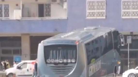 FOTO - Rifinitura al San Paolo cominciata: l'arrivo del Napoli in pullman