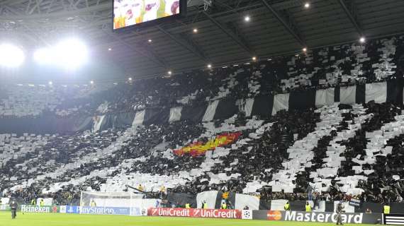 FOTO - La disastrosa coreografia di ieri della Juve