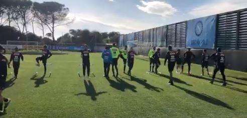 VIDEO - Comincia l'allenamento a Castel Volturno, gli azzurri preparano la sfida contro la Juve