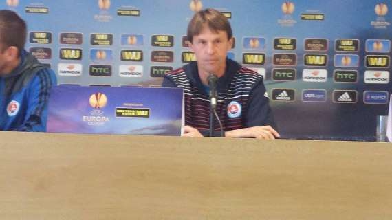 Slovan, Straka in conferenza: "Un onore affrontare il Napoli, momento difficile ma possiamo ritrovarci", Perniš: "Azzurri conosciuti ovunque"