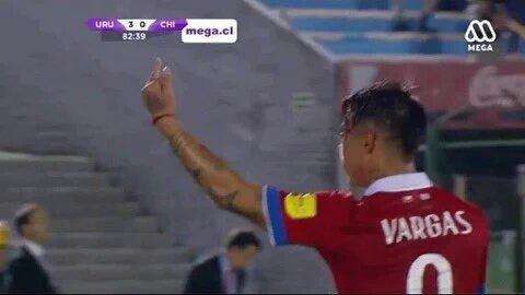 FOTO - Uruguay-Cile, brutto gesto dell'ex azzurro Edu Vargas: rischia una sanzione
