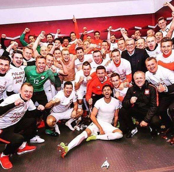 FOTO - "Andiamo in Russia!", l'azzurro Zielinski esulta per la qualificazione al Mondiale