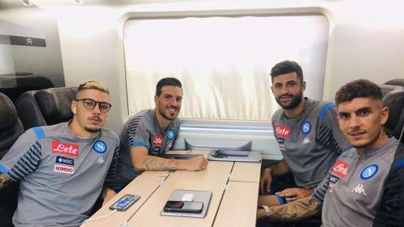 FOTO - Napoli in treno verso Firenze: lo scatto con quattro azzurri sorridenti