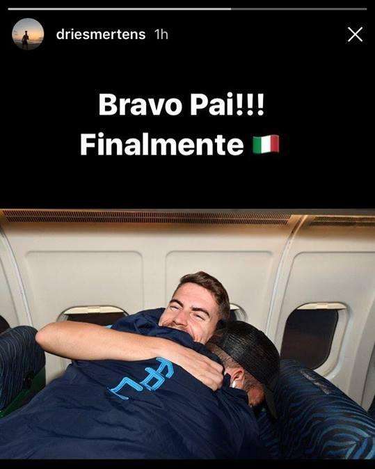 FOTO - Lo splendido abbraccio di Mertens a Jorginho per la convocazione: "Bravo Pai, finalmente!"