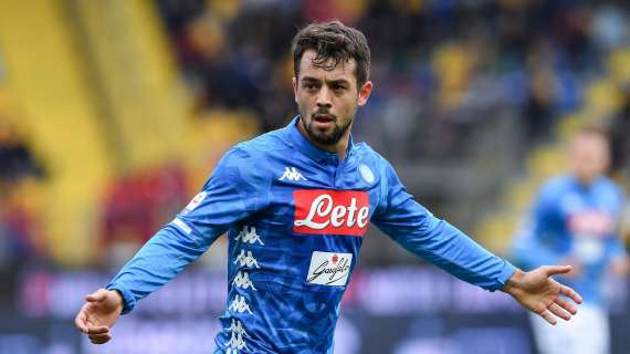 FOTO - Younes all'Eintracht, il tedesco in posa con la maglia rossonera
