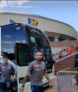 FOTO - Il Napoli è arrivato al Michigan Stadium: lo scatto con Ospina 