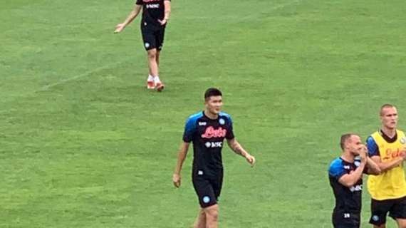 FOTO - Ovazione per Kim all’ingresso in campo: il neo-acquisto si allena in gruppo