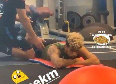 VIDEO - Tonelli scherza sui capelli di Malcuit: "Per fare la carbonara..."