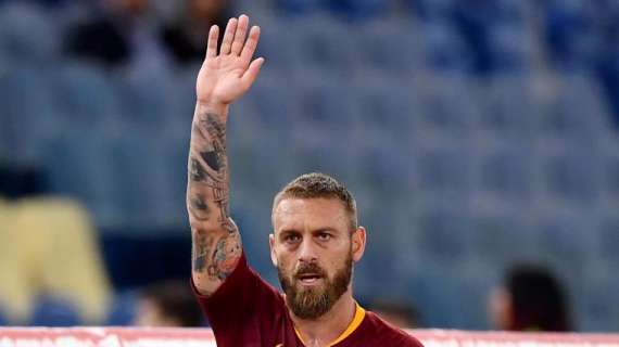 Roma, si ferma De Rossi: frattura alla quinta falange del piede sinistro. A rischio col Napoli