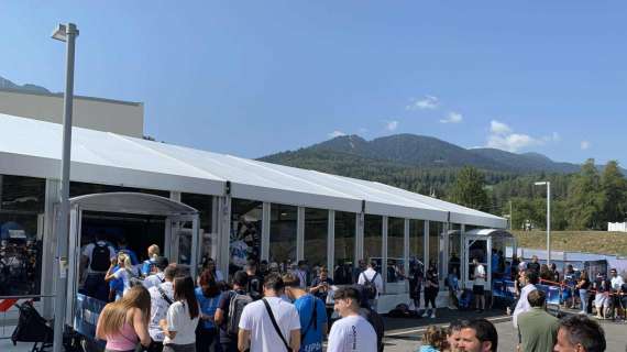 Invasione azzurra a Dimaro: ressa per ADL in visita allo store ufficiale