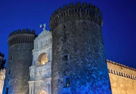 FOTO - Napoli s'illumina d'azzurro per la Nazionale: l'iniziativa coinvolge due monumenti