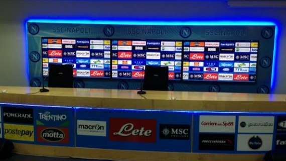 FOTO - Castelvolturno, restyling della sala conferenze per l'arrivo di Rafa ed interpreti per ogni lingua!