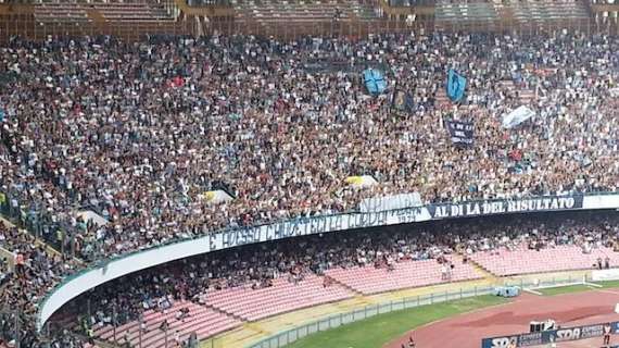 FOTO - "Napoli colera: e adesso chiudeteci la curva": solidarietà ai tifosi di Inter e Milan in curva B