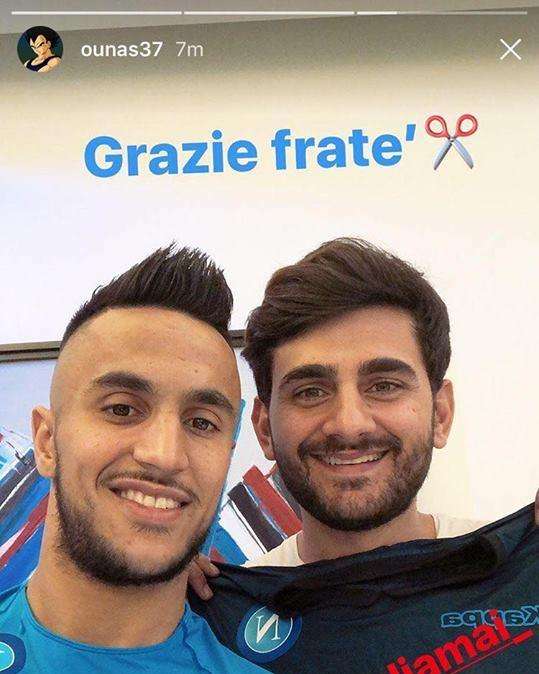 FOTO - Ounas sfoggia il suo nuovo look: ecco l'algerino coi capelli 'alla Hamsik'