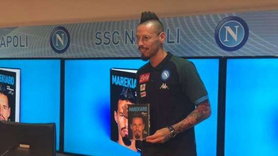 Hamsik-Cina, nella sua biografia raccontò la tentazione estiva: "Mai tradirei Napoli, ma erano tanti soldi e mio padre spingeva. Lui si indebitò..."
