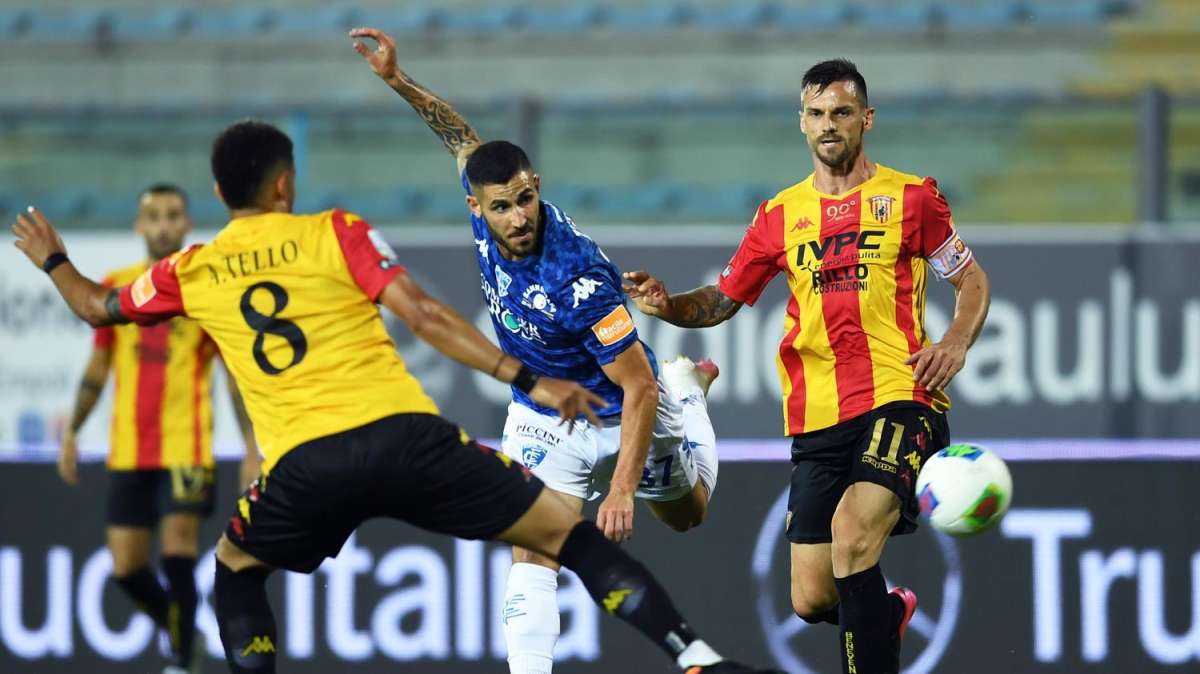 Il Napoli può perdere definitivamente Tutino: fissata la cifra del riscatto per la Salernitana