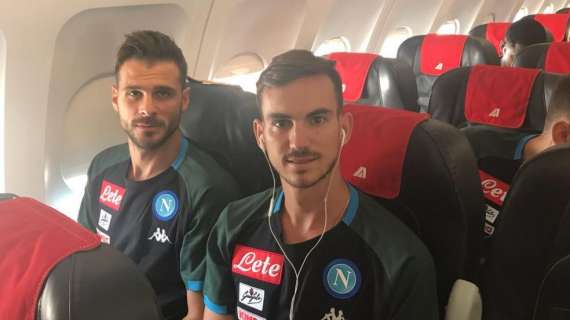 RILEGGI LIVE - Napoli in partenza verso Dimaro: azzurri sul charter diretto verso il Trentino