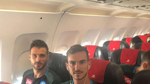 FOTOGALLERY - Azzurri sul charter diretto verso Dimaro: tanti volti nuovi e sorrisi