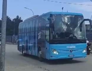 Il Napoli sbarca a Pozzuoli: l'arrivo del bus azzurro partito da Castel di Sangro