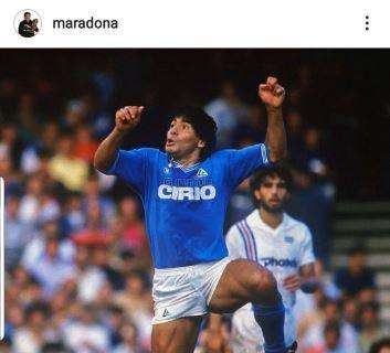 FOTO - Maradona posta uno scatto in maglia azzurra contro la Sampdoria: "Forza Napoli sempre!"