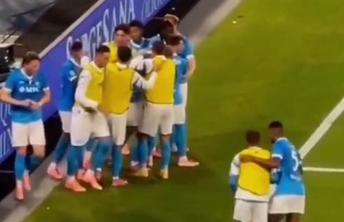 Juan Jesus da leader: Lang in disparte sul gol di Hojlund, richiamato per festeggiare