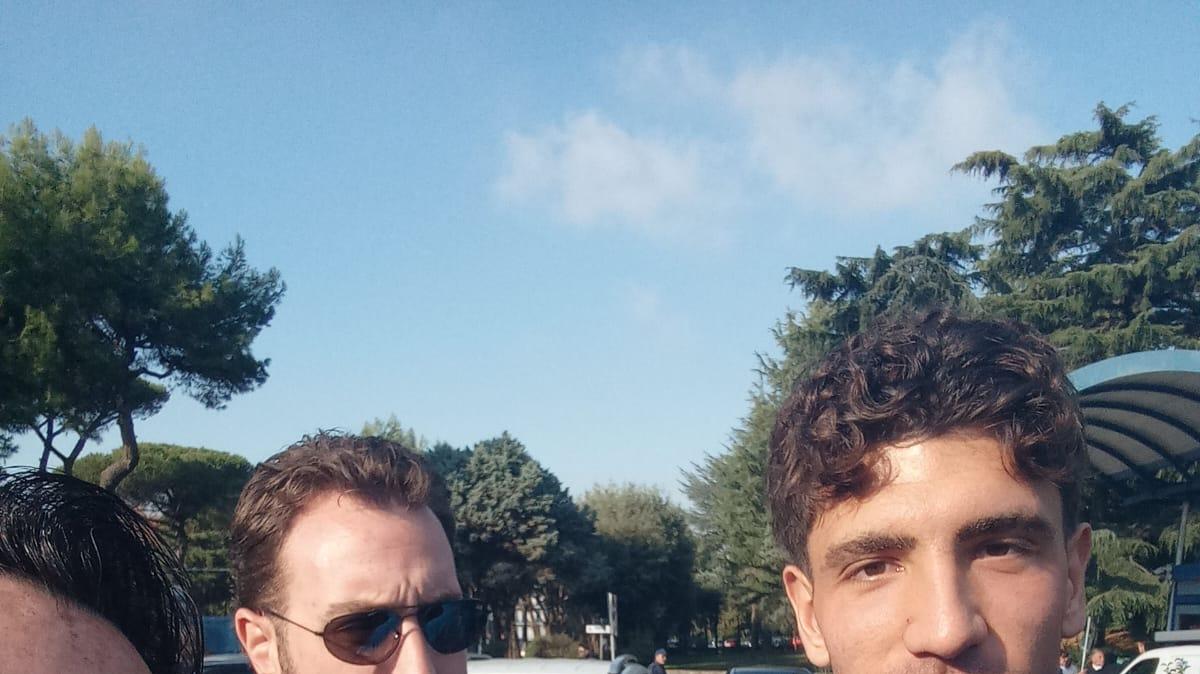 Napoli cuore d'oro: delegazione di calciatori al Policlinico, selfie e abbracci coi tifosi