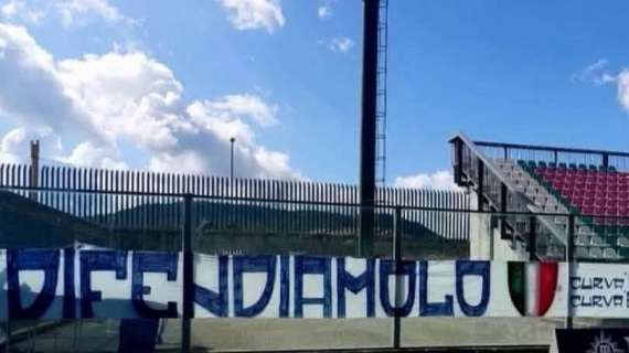 "Difendiamolo", lo striscione congiunto degli ultrà esposto al Patini