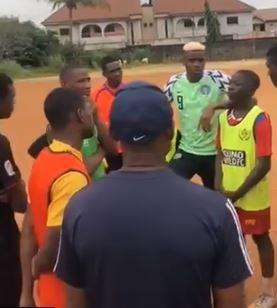 VIDEO - Osimhen in Nigeria: oggi ha motivato e allenato dei ragazzini di Lagos