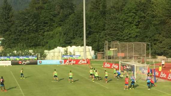 FOTO TN - Lavoro ossessivo di Sarri sui corner: difesa a zona con tutti gli azzurri a protezione dell'area