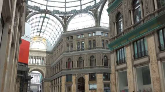 Rissa in Galleria Umberto, accoltellato un 17enne: è in prognosi riservata