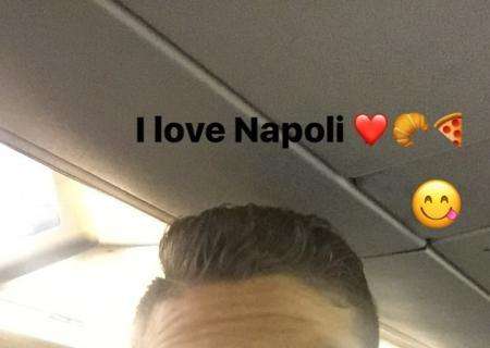 FOTO - Sfogliate e mozzarelle di ritorno da Napoli. Gomez e Petagna sui social: "I love Napoli" 