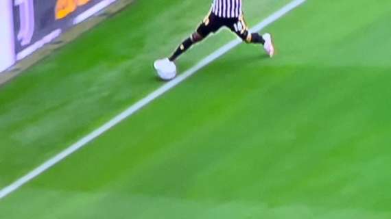 FOTO - Juve avanti col (grande) dubbio: Vlahovic abbatte la Lazio, ma la palla sembra uscita