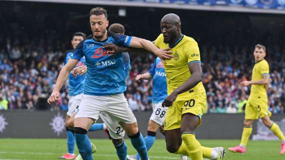 Il Napoli passa su sviluppi d'angolo all'ora di gioco: l'1-0 lo firma Rrahmani di testa