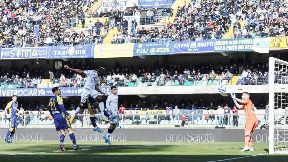 Osimhen più in alto di tutti: 1-0 a Verona al quarto d'ora