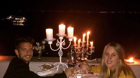 FOTO - Mertens il romantico: cena a lume di candela per festeggiare il compleanno 