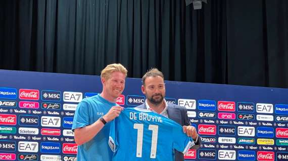 Manna è a Dimaro! Il ds posa con De Bruyne a fine conferenza