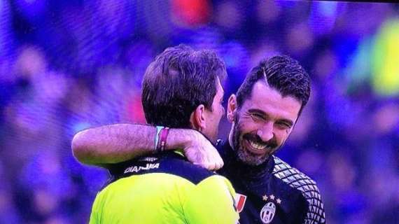 FOTO - Buffon abbraccia Tagliavento, Pistocchi ironizza: "Forse stanno parlando del gol di Muntari"