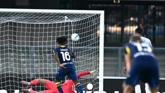 Verona-Juventus, l’arbitro Rapuano sbaglia l'annuncio VAR: cosa è successo
