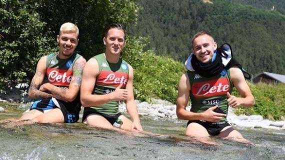 FOTO - Azzurri a lavoro nelle gelide acque del Trentino, Zielinski in posa con Gaetano e Rog
