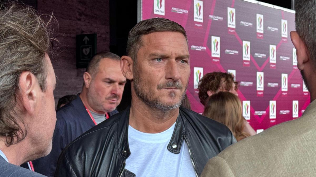 Totti: "La Roma può migliorare ancora. Dybala? Non può fare il falso 9"