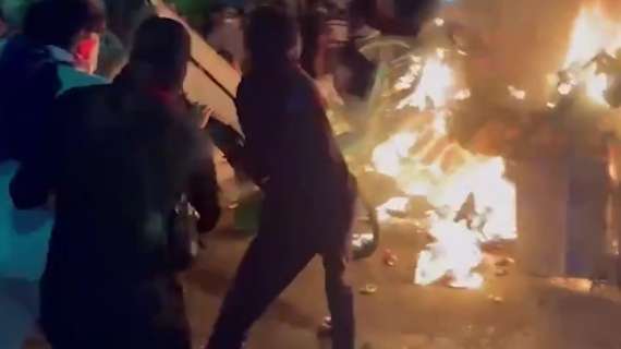 Vergogna a Parigi: guerriglia, saccheggi, auto sulla folla, feriti e 294 arresti