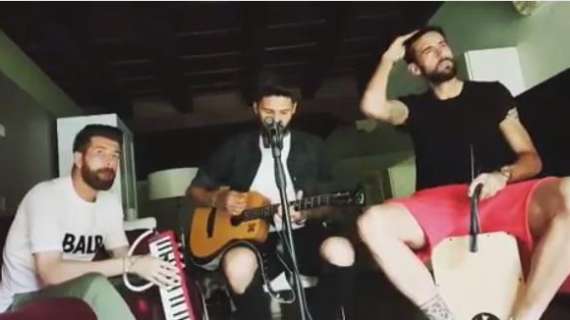 VIDEO - Insolito: Izco, Spolli e Castro compongono una canzone per Totti nella vigilia di Chievo-Roma