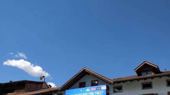 FOTO - Tutto pronto per il ritiro: a Dimaro il tabellone con le nuove maglie